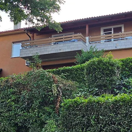 Appartement Elvira *